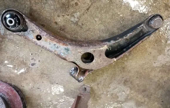 Mitsubishi Outlander Front lower control arm/wishbone MN311