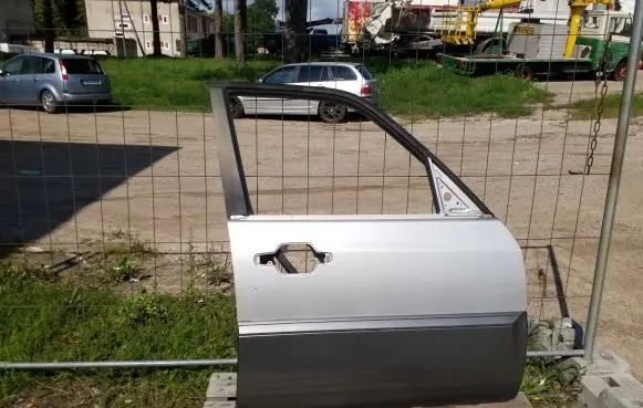 Hyundai Terracan Front door