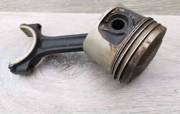 Volvo 850 Piston with connecting rod E5331