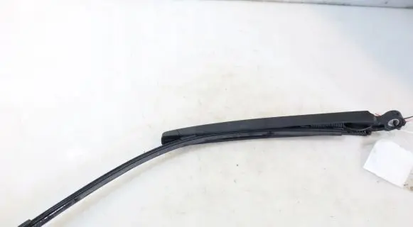 Rear wiper blade arm