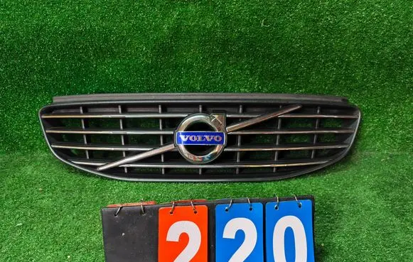Volvo XC60 Front bumper upper radiator grill 31383751