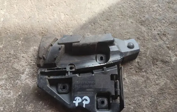 Volvo C30 Fender mounting bracket 31214885