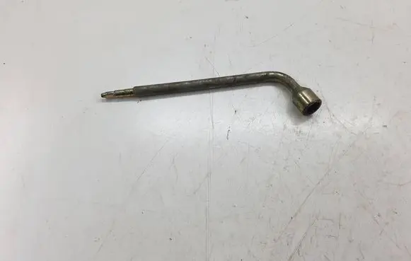 Volvo V70 Wheel nut wrench 9133668