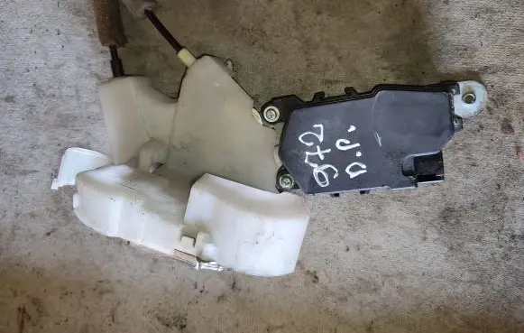 Subaru B9 Tribeca Front door lock