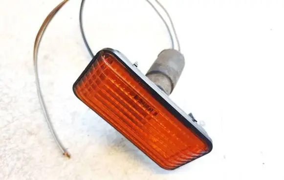 Volkswagen PASSAT B3 Front fender indicator light 357949117