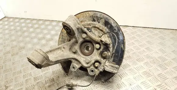 Rear wheel hub