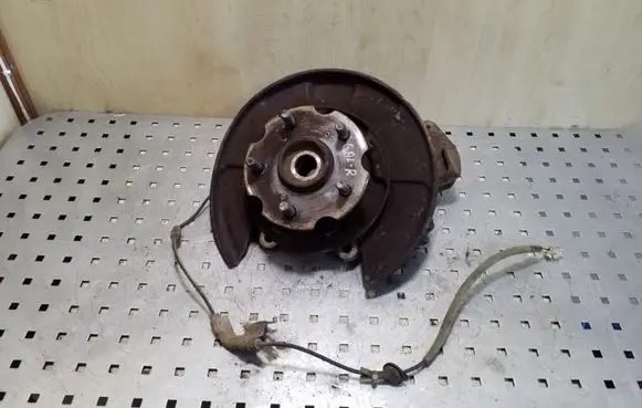 Toyota RAV 4 (XA30) Rear wheel hub