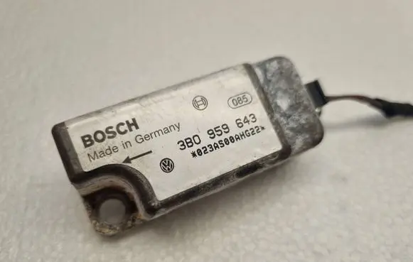Volkswagen PASSAT B5.5 Airbag deployment crash/impact sensor 3B0959643