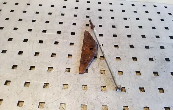 Battery bracket