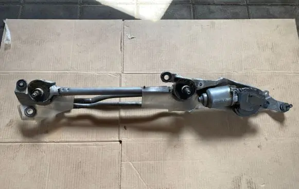 Mazda CX-7 Front wiper linkage JEH10