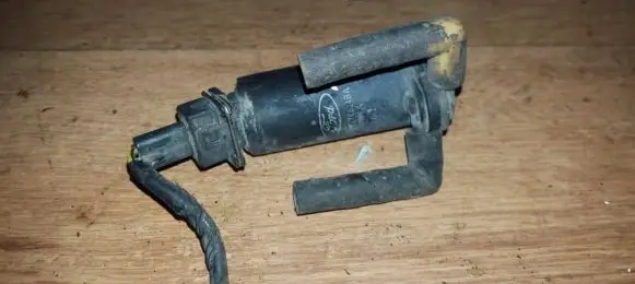 Ford Mondeo MK II Windscreen/windshield washer pump 96bb17k624ba