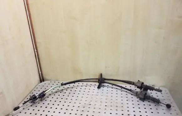 Mitsubishi Space Wagon Gear shift cable linkage