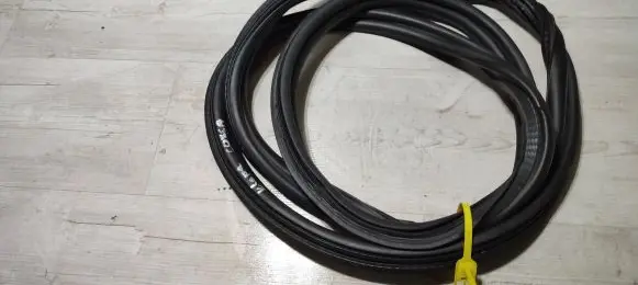 Trunk rubber seal (body)