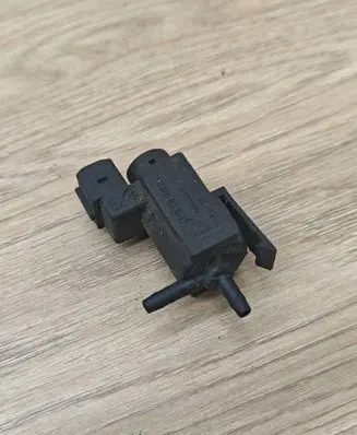 Volvo XC90 Turbo solenoid valve 30611668 72224010