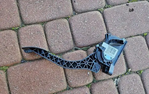 Opel Grandland X Accelerator throttle pedal 9836042080