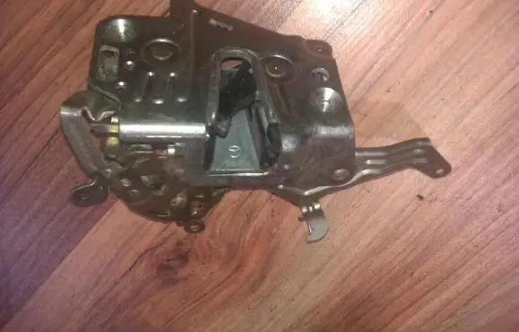 Mercedes-Benz C W202 Rear door lock 2027300635