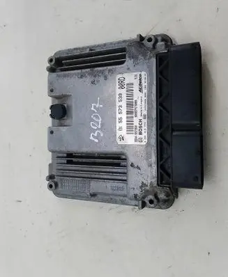 Opel Insignia A Engine control unit/module ECU 55573539