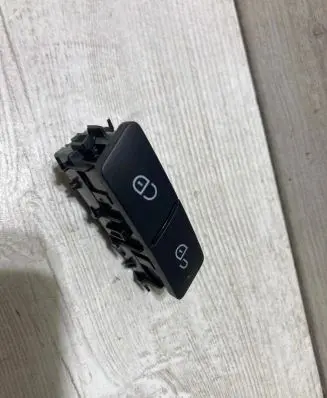 Mercedes-Benz CLS C218 X218 Central locking switch button A2049058502