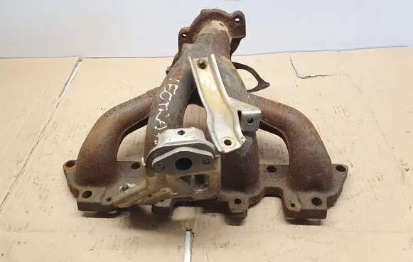 Opel Vectra B Exhaust manifold 90470095