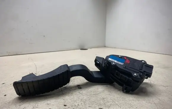Renault Laguna II Accelerator throttle pedal 8200003392 6PV00811901