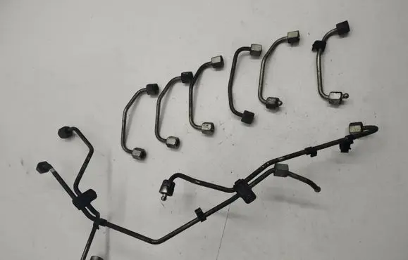 Fuel injector supply line/pipe