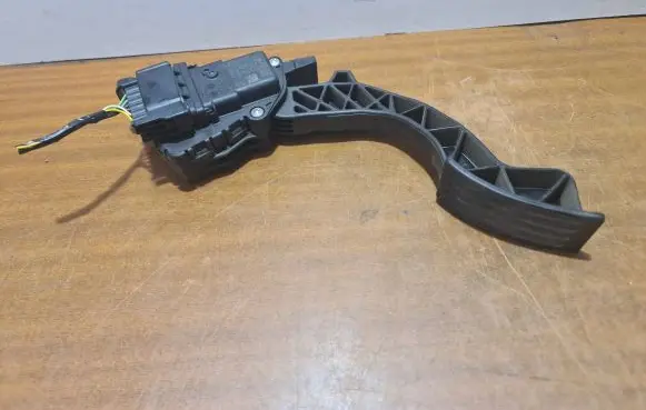 Volvo V50 Accelerator throttle pedal 4M519F836AH 6PV00864101