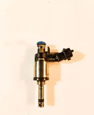 Hyundai Tucson TL Fuel injector 353102B110