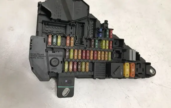 BMW 5 E60 E61 Fuse module