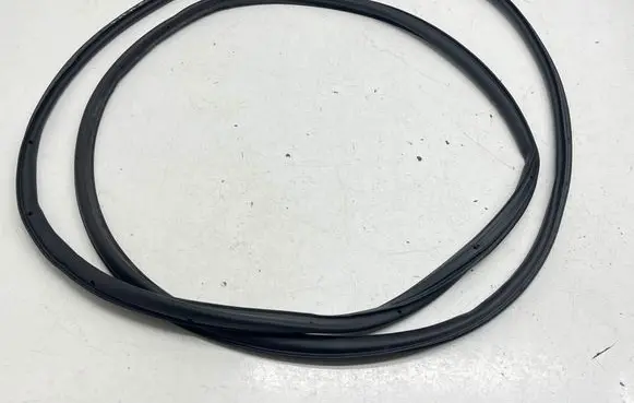 Ford Explorer VI Rubber seal rear door