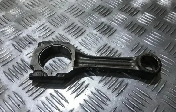 Audi A6 S6 C4 4A Connecting rod/conrod 