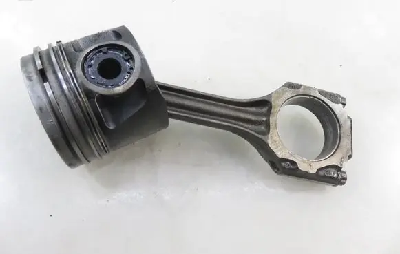 Volvo 850 Piston with connecting rod 81L33