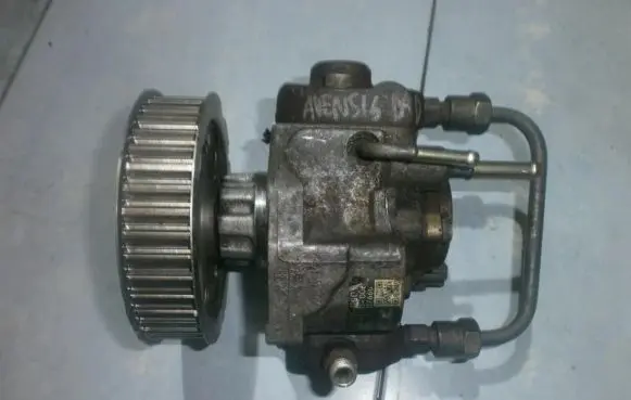 Toyota Avensis T220 Fuel injection high pressure pump 221000g010