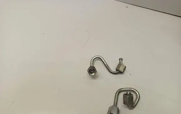Fuel injector supply line/pipe