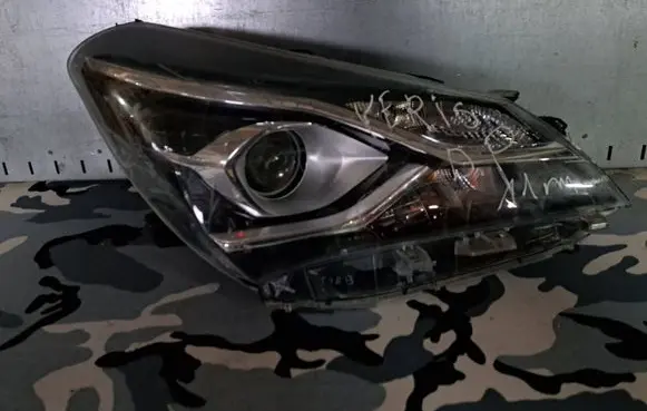 Toyota Yaris Headlight/headlamp