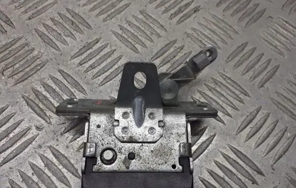 Opel Astra G Tailgate/trunk/boot lock/catch/latch 09130569