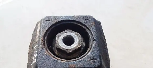 Mercedes-Benz C AMG W204 Engine mount bracket A2043500472