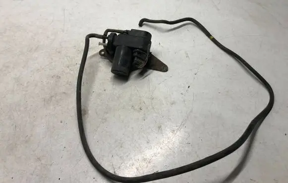 Renault Safrane Central locking vacuum pump 7700841557 003572