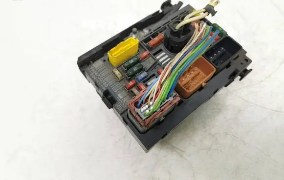 Citroen Berlingo Fuse module 9666700380