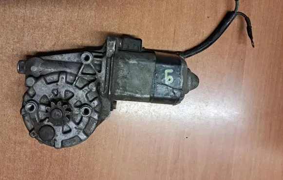 Mercedes-Benz E W124 Front door window regulator with motor 0130821138