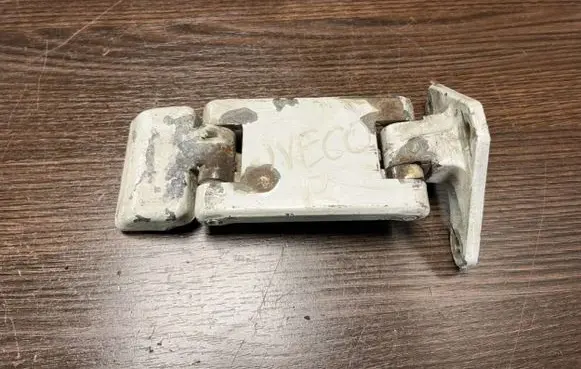 Iveco Daily 3rd gen Loading door upper hinge 504027554