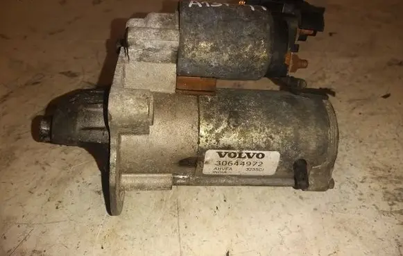 Volvo V40 Starter motor 30644972
