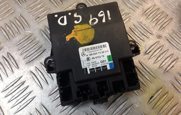 Mercedes-Benz A W169 Door control unit/module 1698207426 A1698207426