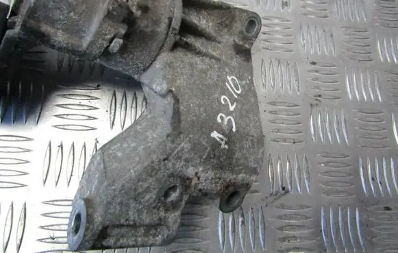 Opel Astra H Engine mounting bracket 90571112