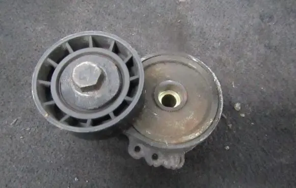 Peugeot 406 Generator/alternator belt tensioner