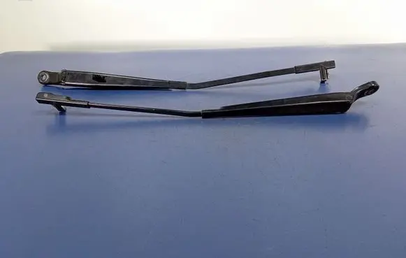 Renault Modus Front wiper blade arm 8200360823A