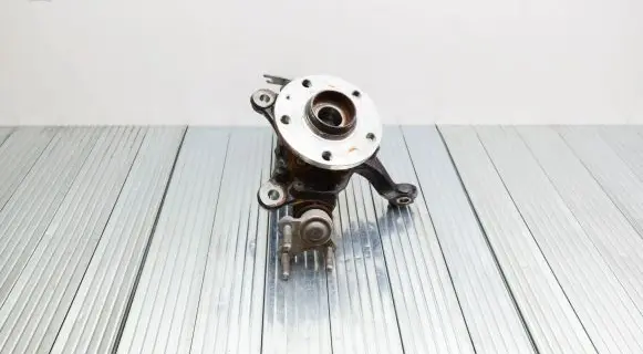 Volkswagen Jetta VI Front wheel hub 5C0255