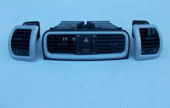 Skoda Roomster (5J) Dash center air vent grill