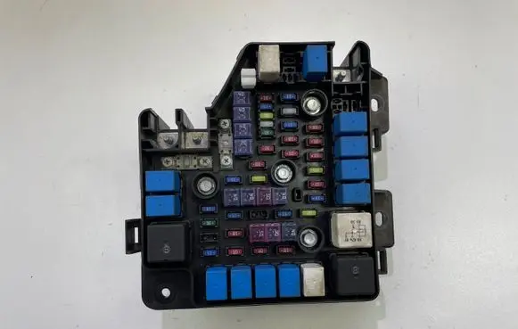 Hyundai Santa Fe Fuse module 919502b100