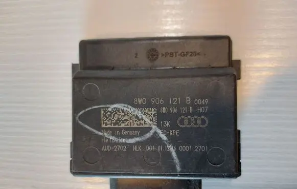 Audi A4 S4 B9 Fuel injection pump control unit/module 8W0906121B