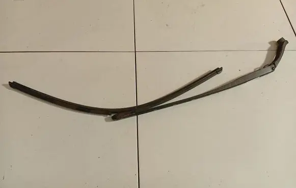 Front wiper blade arm
